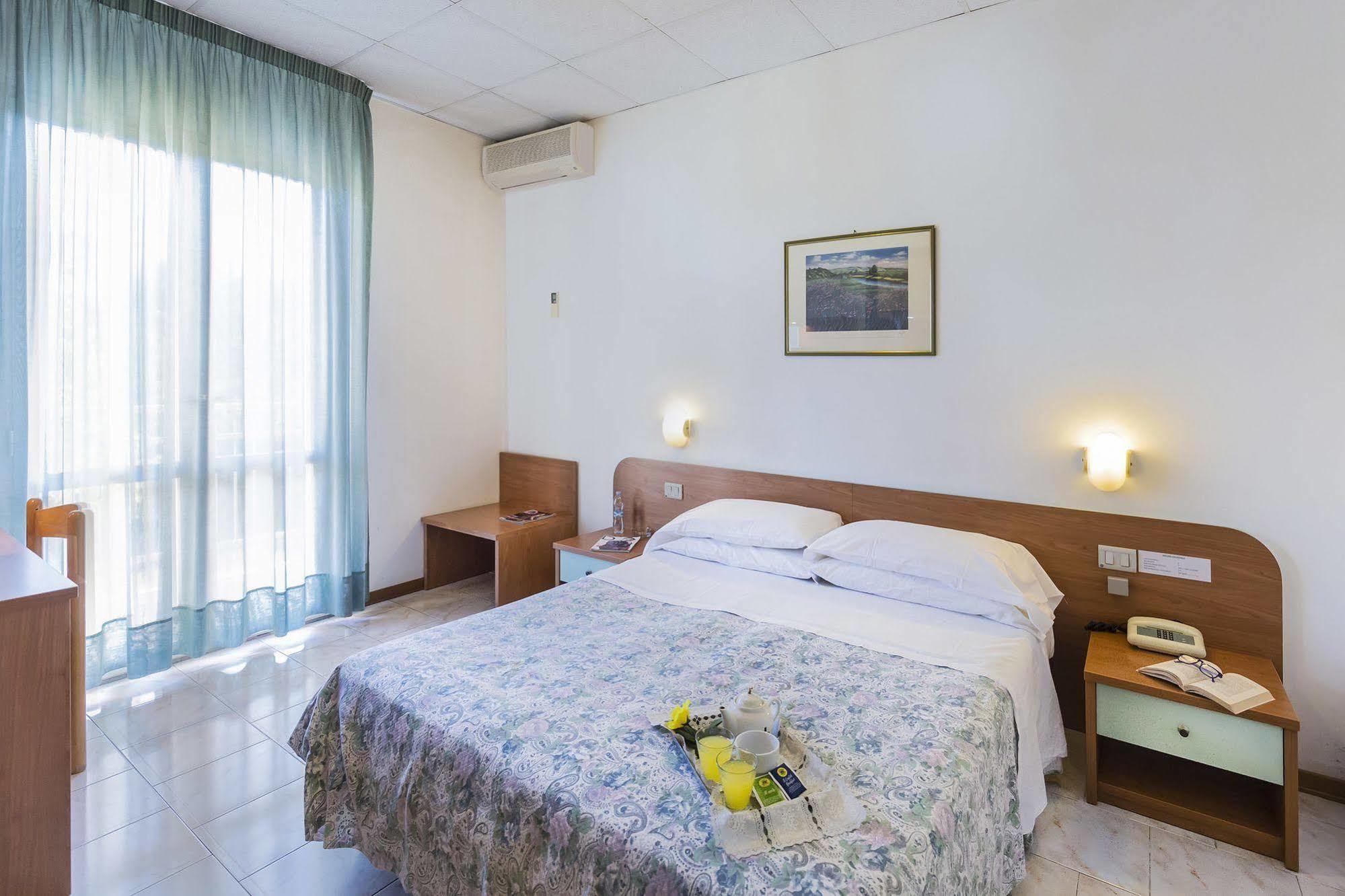 Hotel Darsena 파시냐노술트라시메노 외부 사진