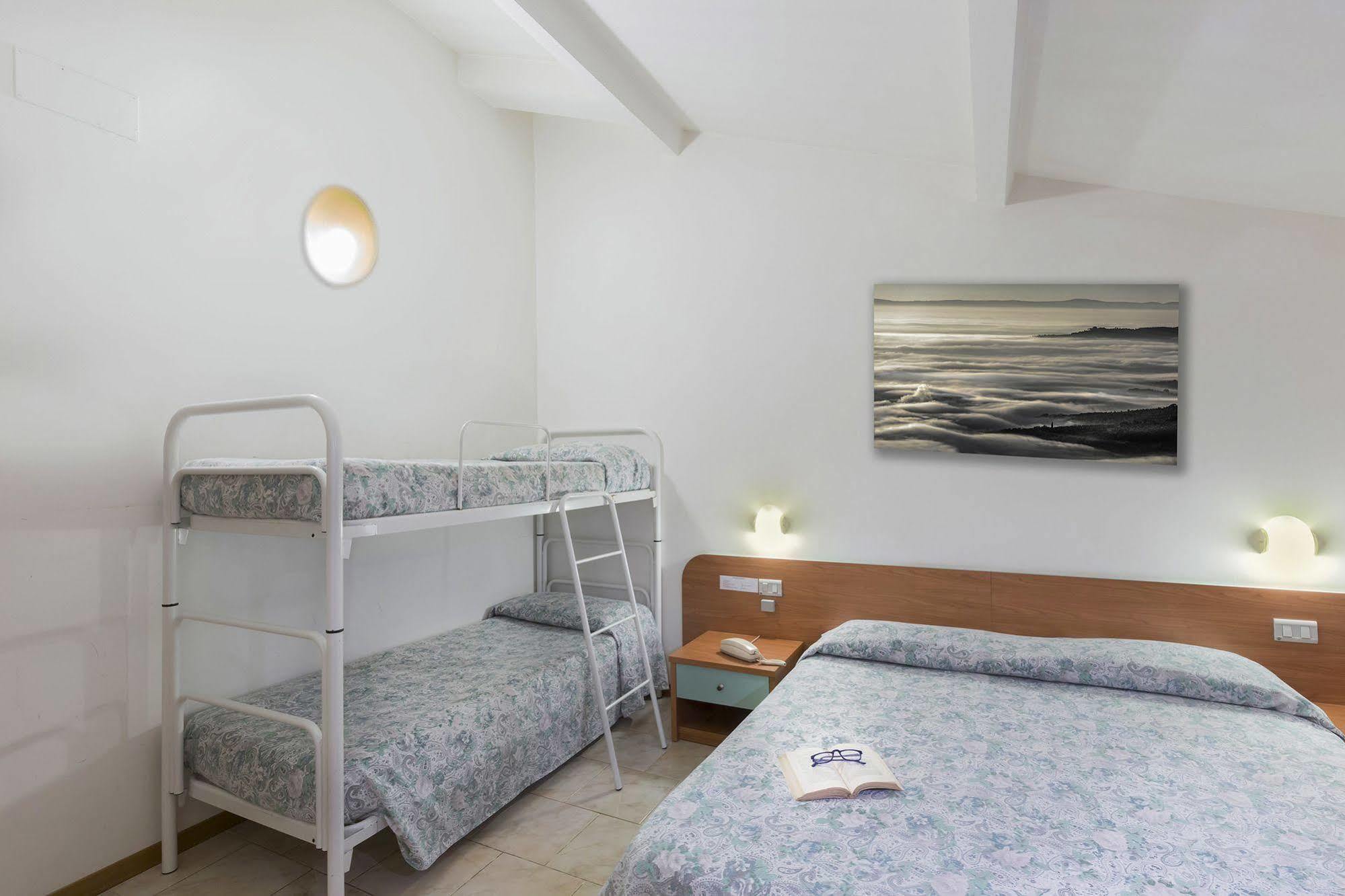 Hotel Darsena 파시냐노술트라시메노 외부 사진