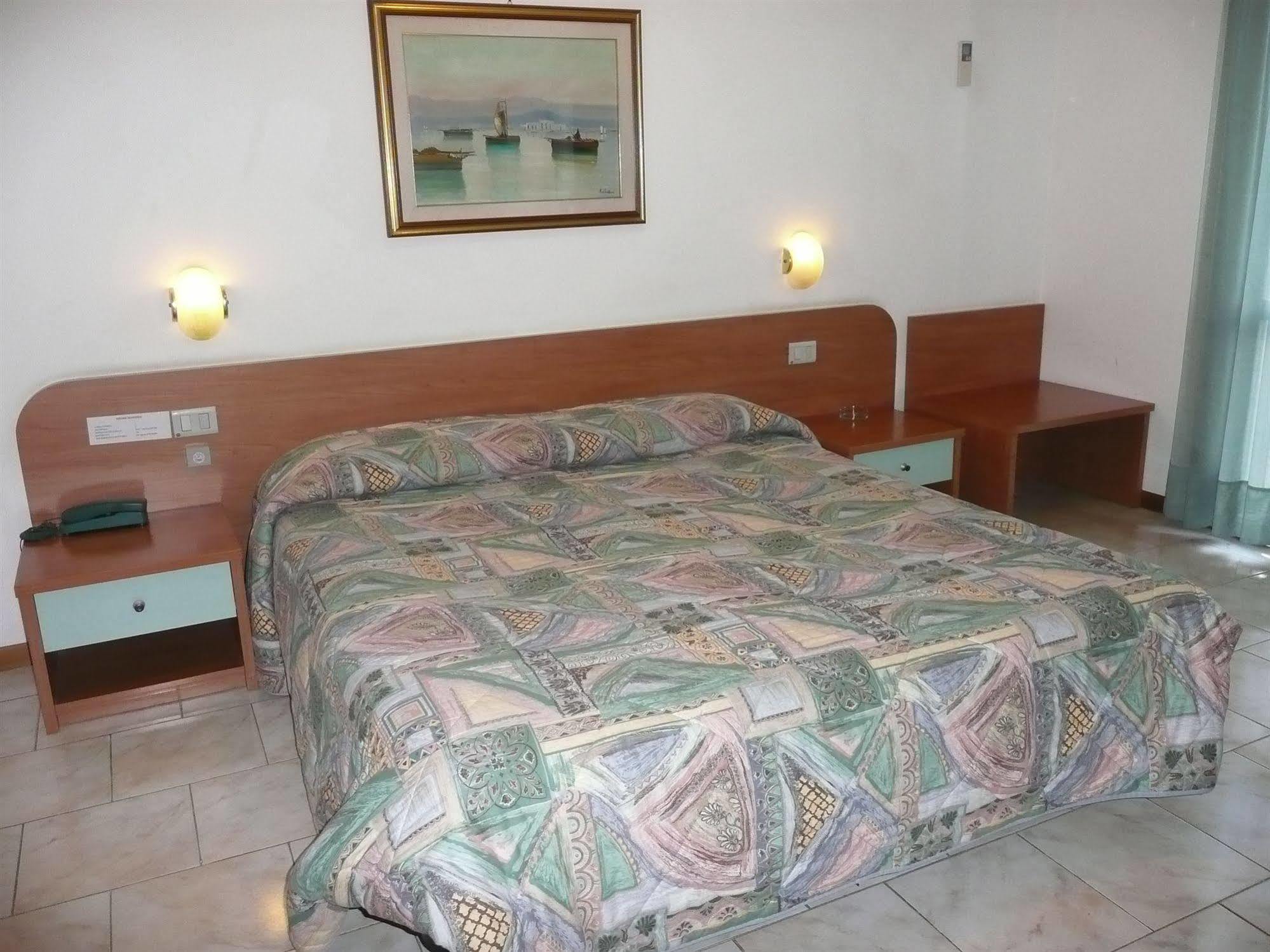 Hotel Darsena 파시냐노술트라시메노 외부 사진